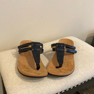 Vionic sandals size 8.5